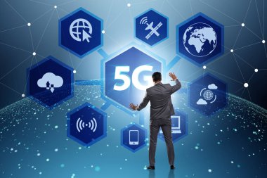 5g Internet kavramı düğmelere basarak işadamı ile