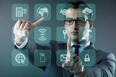 Online ticaret ve konsept alışveriş iş adamı
