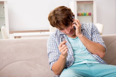 İntihar jilet ile genç adam