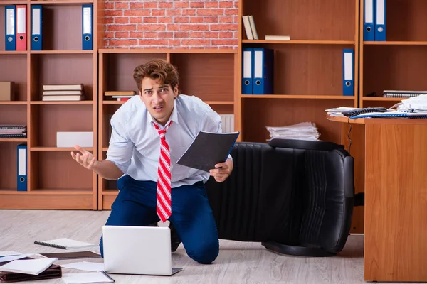 Unhappy businessman sitting in the office — Stock Photo, Image