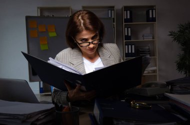 Kadın işçilerin aşırı işten acı   