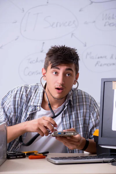 Young it specialist in front of the whiteboard — Stock Photo, Image