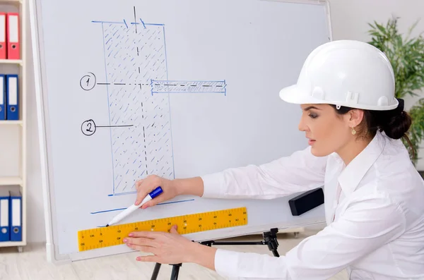 Female architect working in the office — Stock Photo, Image