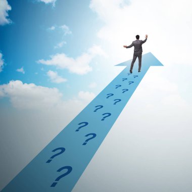 Soru patika üzerinde çekip işadamı