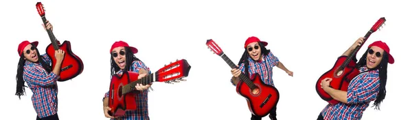 Homem com dreadlocks segurando guitarra isolada em branco — Fotografia de Stock