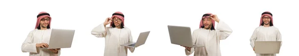 Арабский человек с ноутбуком изолирован на белом — стоковое фото