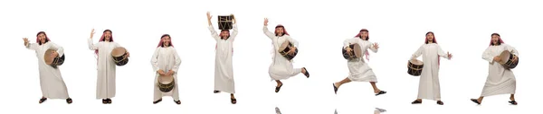 Arabo uomo suonare tamburo isolato su bianco — Foto Stock