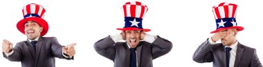 adam beyaz izole Amerikan şapka ile 