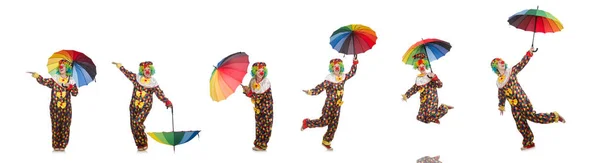 Клоун с зонтиком, изолированным на белом — стоковое фото