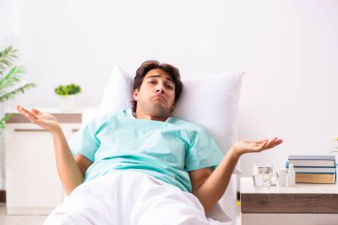 Yakışıklı delikanlı hastanede kalacak 