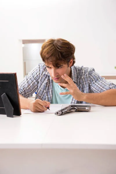 Joven roto por relación — Foto de Stock