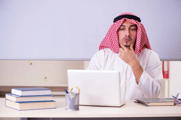 Arab teacher in front of whiteboard — Stock Photo, Image