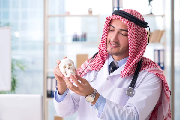 Arab orvos emberi koponya — Stock Fotó