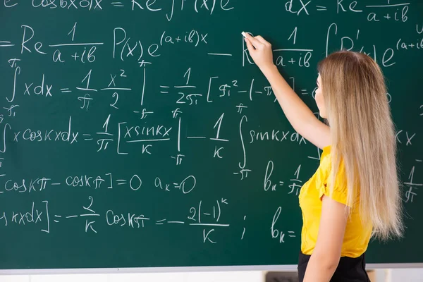 Young female student in front of the chalkboard — Stock Photo, Image