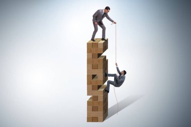 İşadamı yardım meslektaşım ip ile