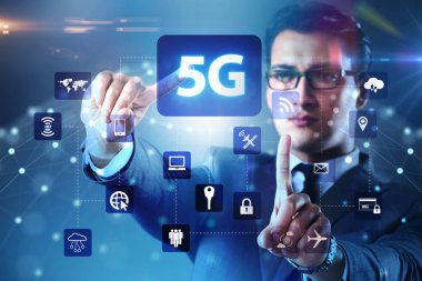 5g Internet kavramı düğmelere basarak işadamı ile
