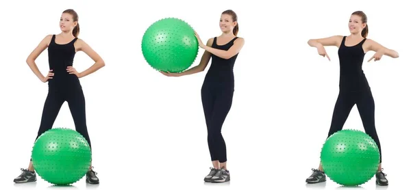 Jovem fazendo exercícios com fitball — Fotografia de Stock