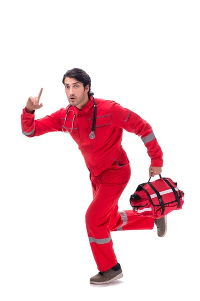 Jeune ambulancier en uniforme rouge isolé sur blanc — Photo