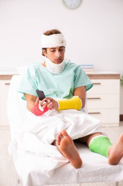 Genç adam hastanede kalan yaralı 