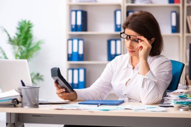 Bütçe kavramı planlama kadın işçiye 