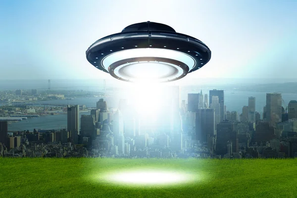 Illustration of flying saucer emitting light - 3d rendering — Stock Photo, Image