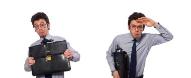 Evrak çantalı genç bir çalışan beyaza izole edilmiş.