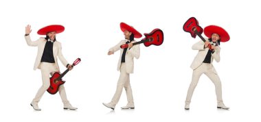 Gitar üzerinde beyaz izole tutan takım elbiseyle komik Meksika