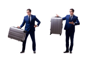 Beyaz arka planda bavulu olan genç bir işadamı.