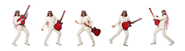 Hombre árabe con guitarra en blanco — Foto de Stock