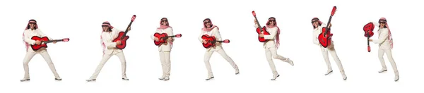 Arabische man met gitaar op wit — Stockfoto