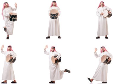 Arap adam beyaz izole davul ile