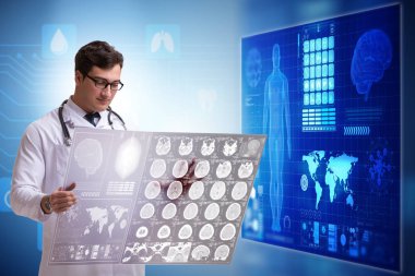 Doktor Teletıp kavram x-ray görüntü arıyor