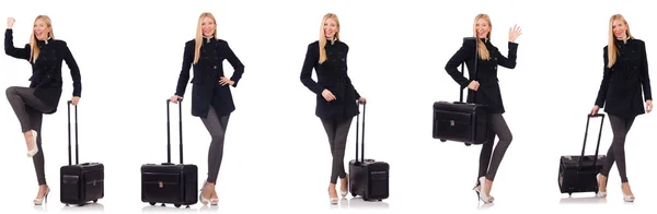 Belle femme en manteau noir avec valise — Photo