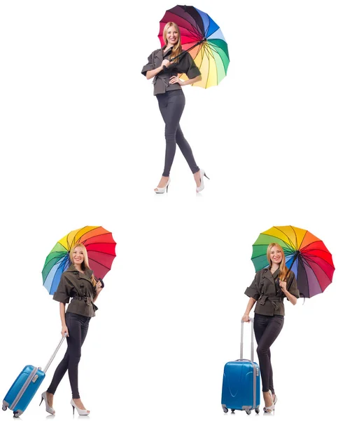 여행 가방 과 우산을 흰옷에 단 여자 — 스톡 사진