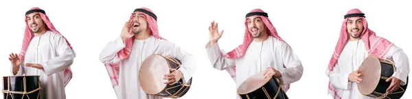 Uomo arabo con tamburo isolato su bianco — Foto Stock