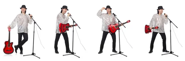 Mladý muž hrací kytara a zpěv — Stock fotografie