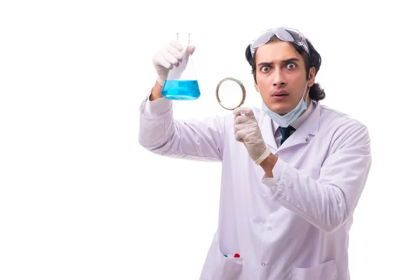 Νεαρός χημικός απομονωμένος σε λευκό φόντο — Φωτογραφία Αρχείου