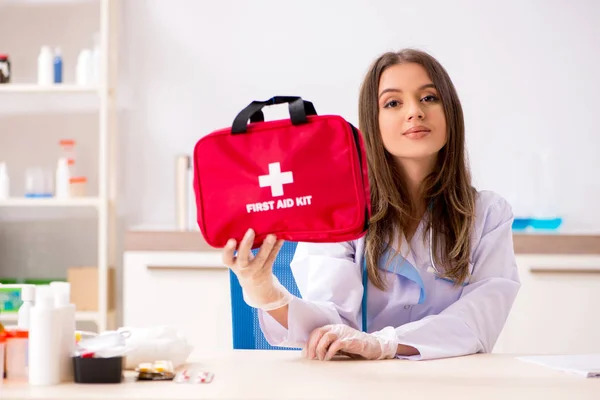 Female beautiful doctor with first aid bag — Stock Photo, Image