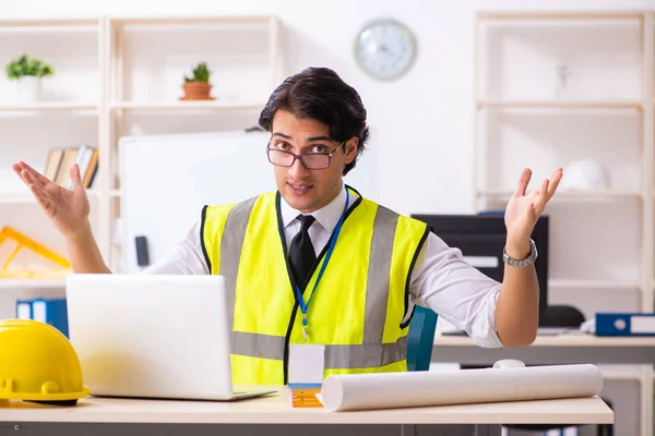 Male construction engineer working in the office — Stock Photo, Image