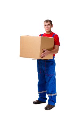 Beyaz izole kutusu ile genç erkek kurye 