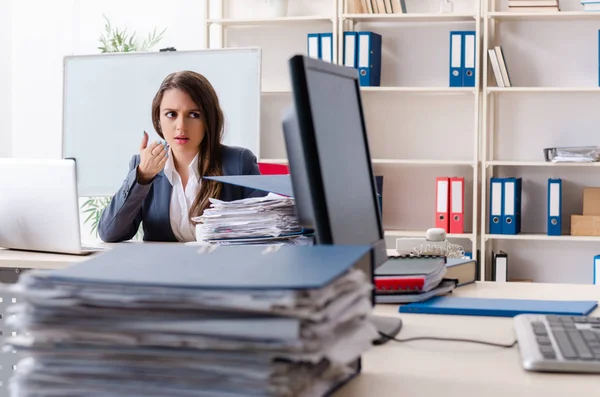Beautiful female employee unhappy with excessive work — Stock Photo, Image