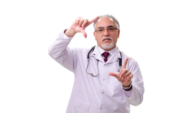 Viejo médico masculino aislado en blanco —  Fotos de Stock