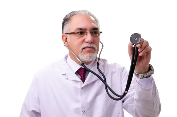 Alte männliche Arzt isoliert auf weiß — Stockfoto