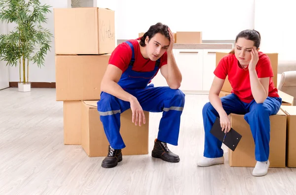 Profesyonel nakliyeciler evde yer değiştiriyor. 