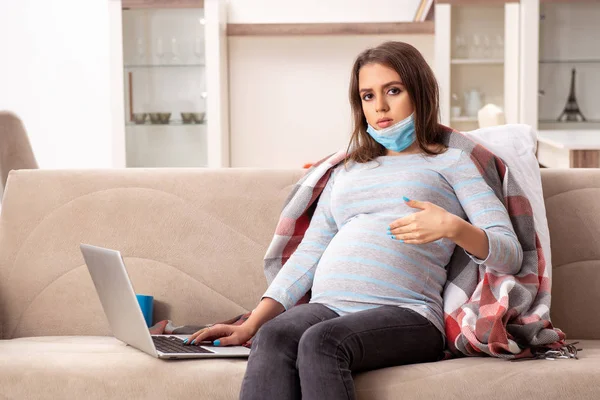 Sick pregnant woman suffering at home — Stock Photo, Image