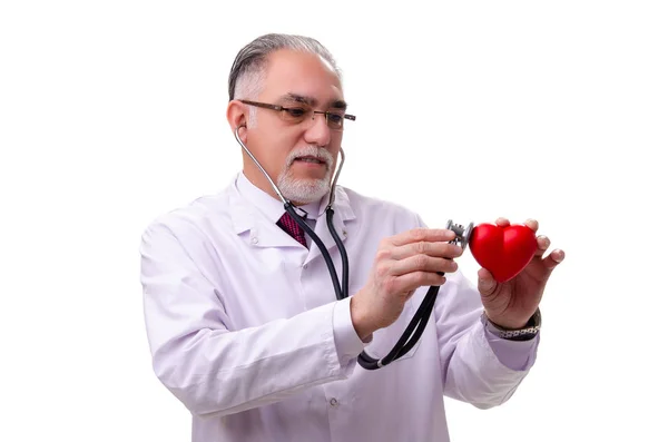 Viejo médico masculino aislado en blanco — Foto de Stock