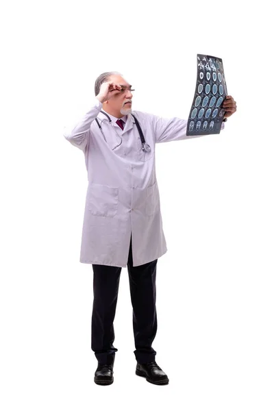 Viejo médico masculino aislado en blanco —  Fotos de Stock