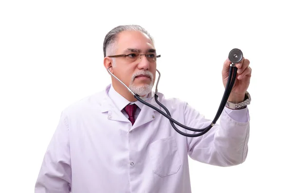 Viejo médico masculino aislado en blanco —  Fotos de Stock