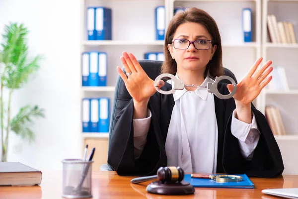 Middle-aged female doctor working in courthouse — Stock Photo, Image