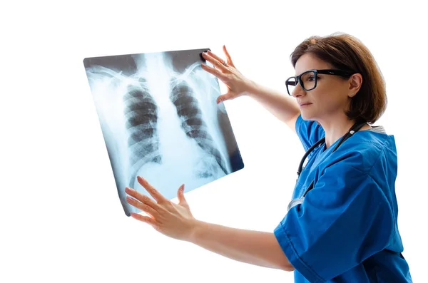 Vrouwelijke arts radioloog geïsoleerd op wit — Stockfoto